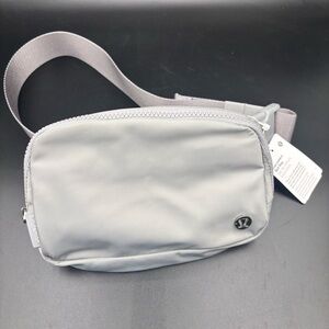NWT Lululemon Everywhere‎ Belt Bag 7.5”x2”x5” Long Strap Water Repellent Gray